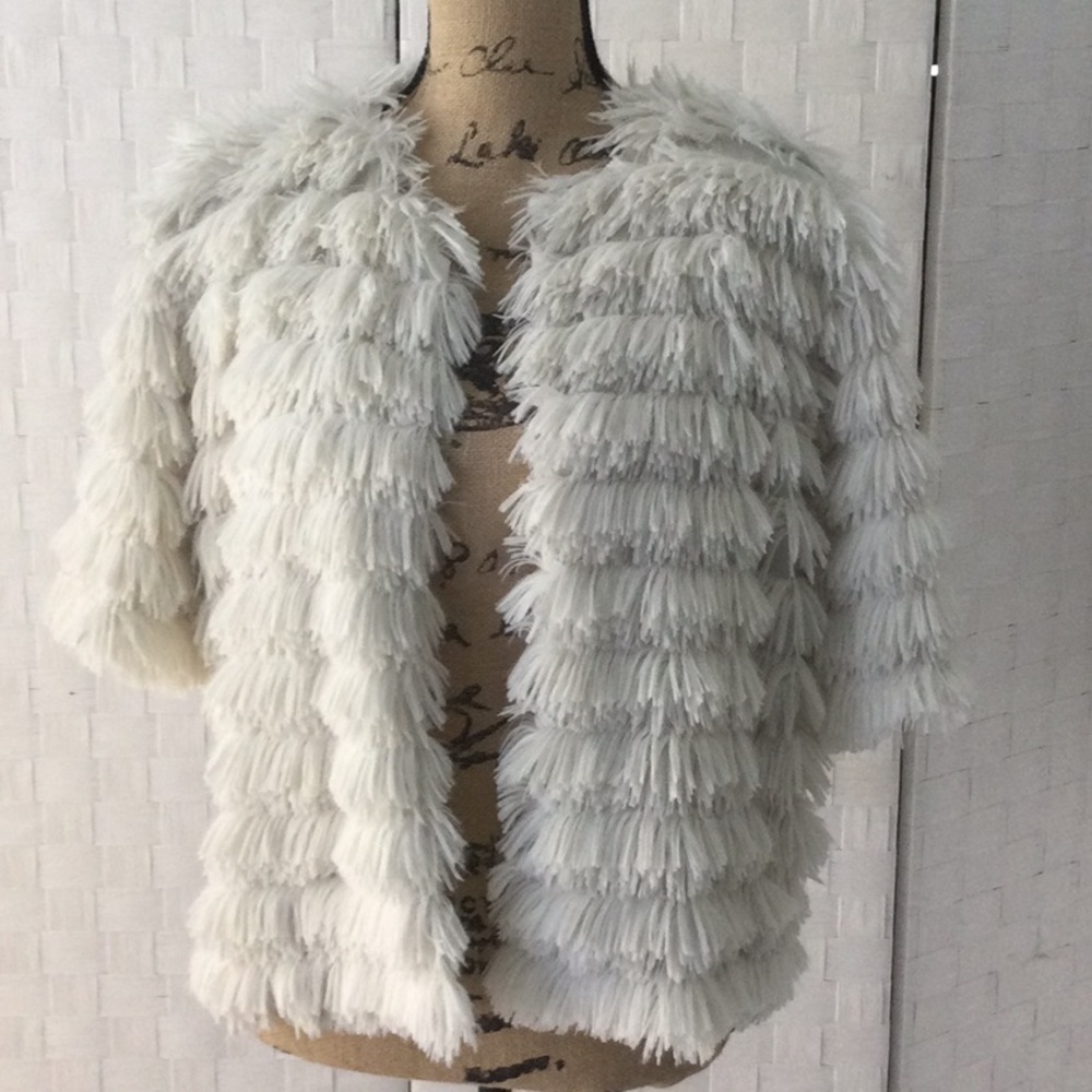 Woman’s Ellen Tracy White Fringe Jacket. #205